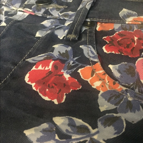 Citizens of Humanity Floral Shorts - Picture 5 of 8